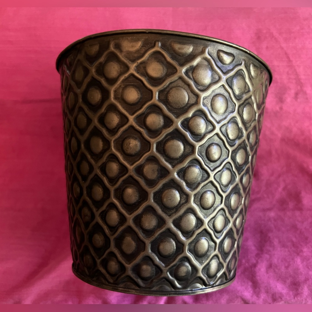 Tin planter